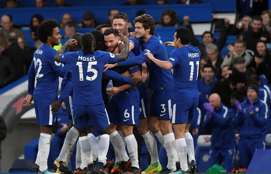 球星赛后把奖杯给队友，太暖心