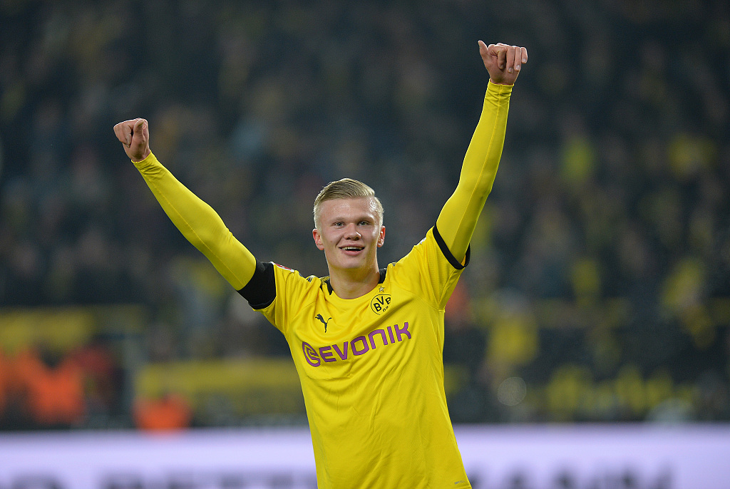 绿茵上的精准艺术：高尔夫运动的优雅与坚守